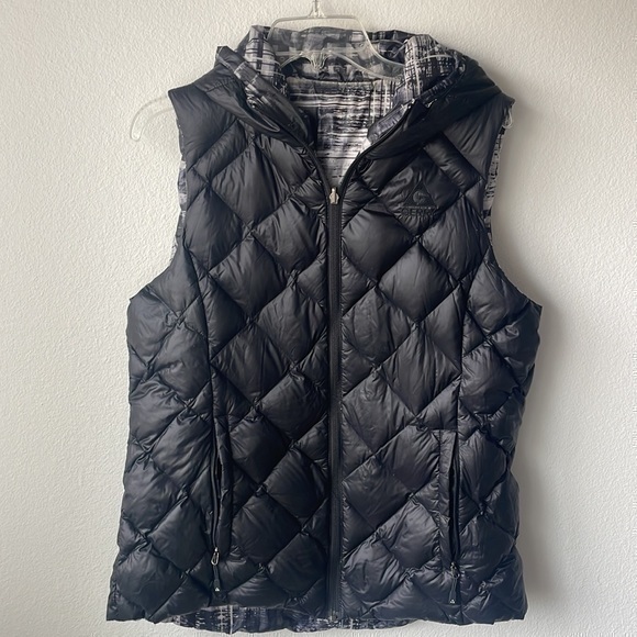 Gerry Weber Jackets & Blazers - Gerry vest size Large Black and patterned reverisble and packable
